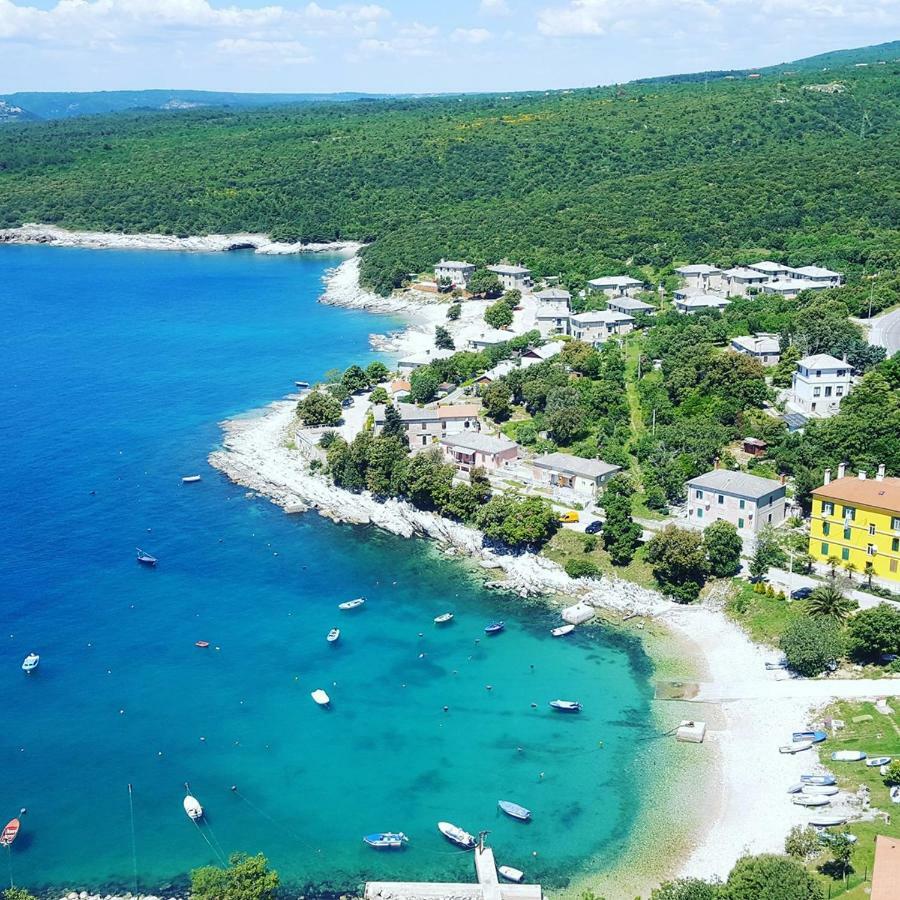 Apartment Stefania On The Beach Koromačno Esterno foto